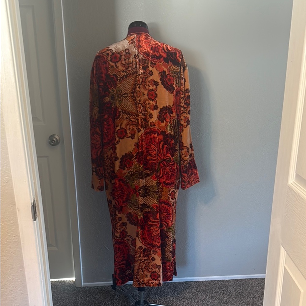 Elegant Floral Long Robe - Red and Brown - Picture 2 of 2